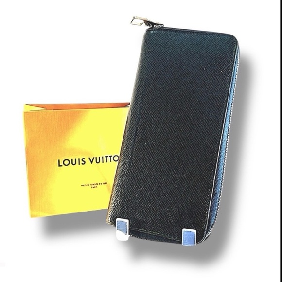 LOUIS VUITTON Navy Blue Credit Card Wallet Brilliant Silver Tone Hardware - Picture 9 of 16